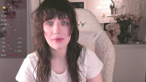 Snapshot of sheeny_shy chatting on December 13, 8:47 pm Chiara online show from December 13, 8:47 pm