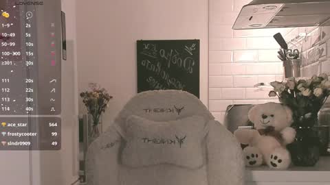 Snapshot of sheeny_shy chatting on December 19, 2:34 am Chiara online show from December 19, 2:34 am