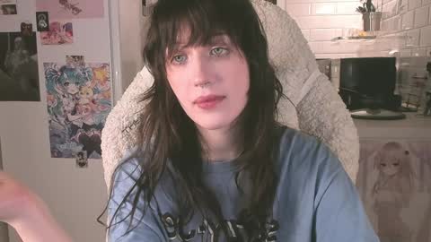 Snapshot of sheeny_shy chatting on December 23, 9:40 pm Chiara online show from December 23, 9:40 pm