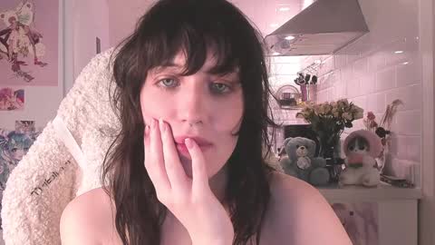 Snapshot of sheeny_shy chatting on December 27, 2:14 am Chiara online show from December 27, 2:14 am