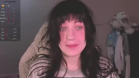 Snapshot of sheeny_shy chatting on October 21, 5:24 pm Chiara online show from October 21, 5:24 pm