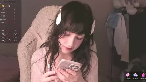 Snapshot of sheeny_shy chatting on November 28, 3:25 pm Chiara online show from November 28, 3:25 pm