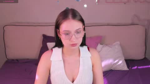 Snapshot of shei1a_shy chatting on April 2, 8:56 am Amely online show from April 2, 8:56 am