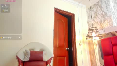 Snapshot of sheilly_brown chatting on December 5, 8:23 am sheilly_brown online show from December 5, 8:23 am