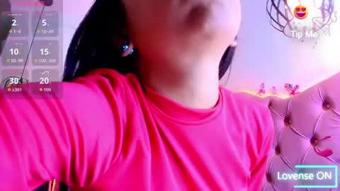 Snapshot of sheilly_brown chatting on June 14, 8:33 pm sheilly_brown online show from June 14, 8:33 pm