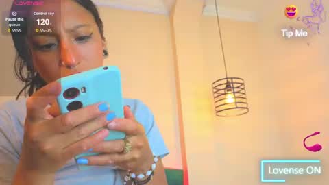 Snapshot of sheilly_brown chatting on June 15, 7:49 pm sheilly_brown online show from June 15, 7:49 pm