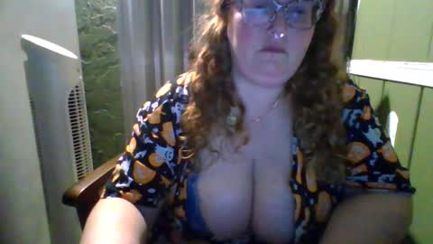 Snapshot of shelbyannn chatting on April 18, 12:58 am Red online show from April 18, 12:58 am