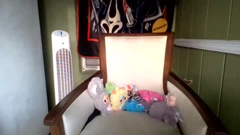 Snapshot of shelbyannn chatting on May 2, 10:59 pm Red online show from May 2, 10:59 pm