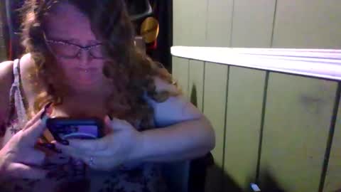 Snapshot of shelbyannn chatting on May 22, 12:40 am Red online show from May 22, 12:40 am