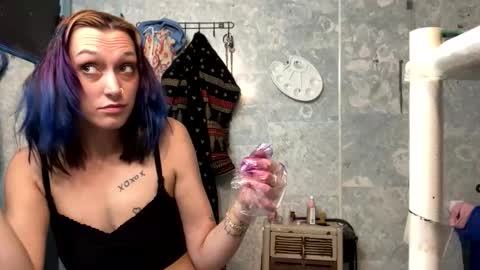 Snapshot of shelbybaby01 chatting on November 20, 10:37 am Shelby holes online show from November 20, 10:37 am