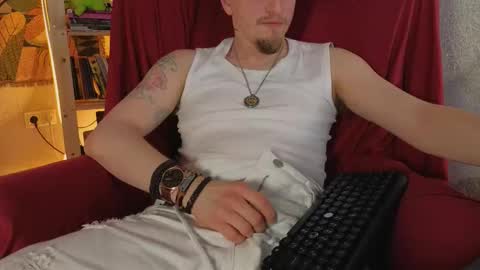 Snapshot of shelbytruck chatting on September 25, 9:51 pm Vincente online show from September 25, 9:51 pm