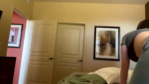 Snapshot of shell2822 chatting on February 8, 10:24 pm shell2822 online show from February 8, 10:24 pm