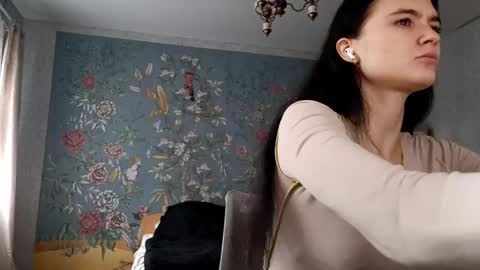 Snapshot of shellitomjack chatting on November 5, 9:20 am Mila online show from November 5, 9:20 am