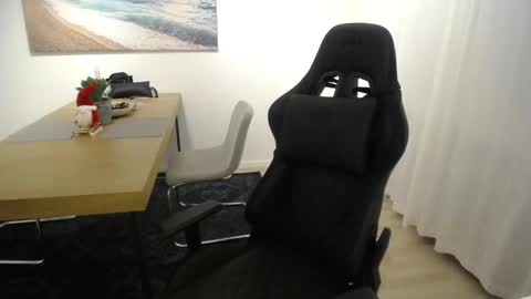 Shellsy H   online show from December 19, 8:56 am