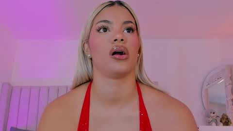 Snapshot of shelynna_azzul chatting on February 3, 7:41 pm shelynna_azzul online show from February 3, 7:41 pm