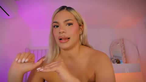 Snapshot of shelynna_azzul chatting on February 27, 8:31 pm shelynna_azzul online show from February 27, 8:31 pm