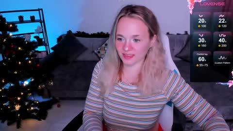Snapshot of sherill_brill chatting on December 27, 3:15 pm Sheril online show from December 27, 3:15 pm