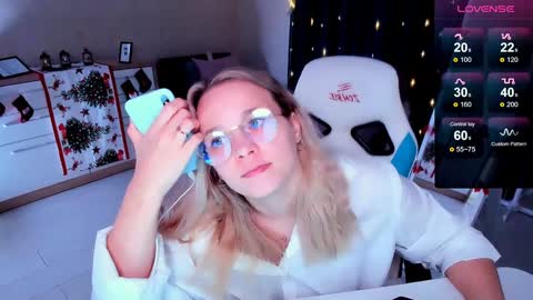Snapshot of sherill_brill chatting on December 28, 1:49 pm Sheril online show from December 28, 1:49 pm