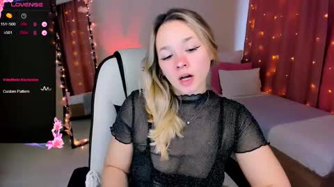 Snapshot of sherill_brill chatting on March 1, 7:51 am Sheril online show from March 1, 7:51 am