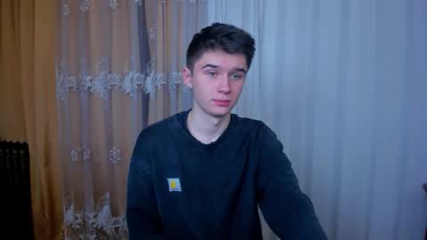 Max online show from December 3, 7:45 pm