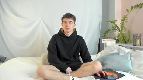 Max online show from February 18, 7:10 pm