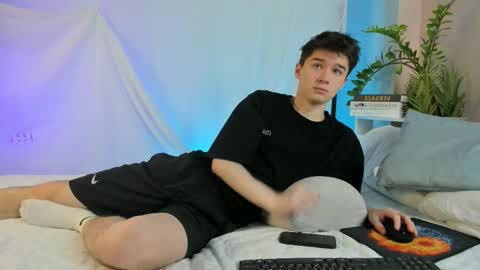 Max online show from February 25, 4:55 am