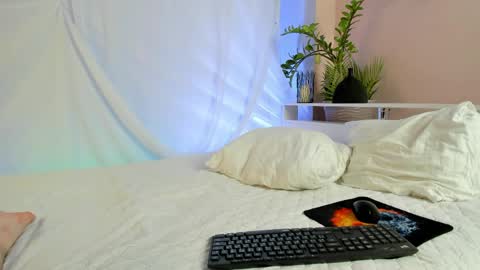 Max online show from April 1, 7:22 pm