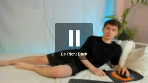 Max online show from April 3, 7:23 pm