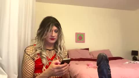 Snapshot of sherrisqs00 chatting on February 28, 2:12 am sherrisqs00 online show from February 28, 2:12 am