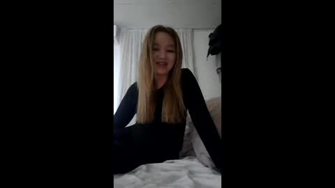 SherrylShaw online show from December 19, 9:33 pm