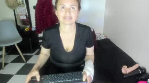 Snapshot of sherylov chatting on July 12, 1:18 am Shera Hade online show from July 12, 1:18 am
