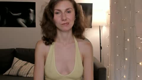 Snapshot of shesleepsnaked chatting on June 24, 5:56 pm shesleepsnaked online show from June 24, 5:56 pm