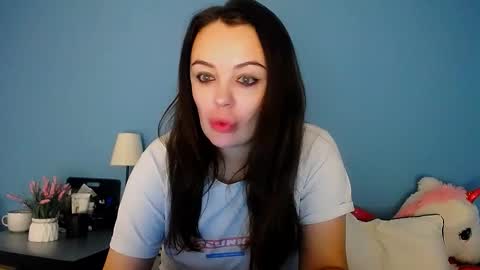 Snapshot of shesyourdream chatting on October 30, 11:11 am Vikki online show from October 30, 11:11 am