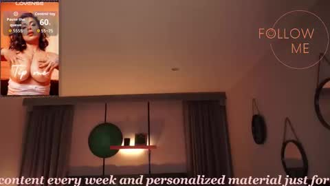 Snapshot of sheyla_hills_ chatting on November 23, 3:50 am Sheyla online show from November 23, 3:50 am