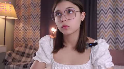 Snapshot of shickshackshock chatting on October 28, 11:25 am Iris online show from October 28, 11:25 am