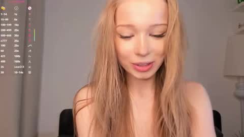 Snapshot of shiningdawn chatting on October 13, 7:30 am Stella online show from October 13, 7:30 am