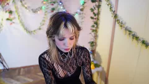 Snapshot of shiny_jail chatting on December 4, 12:42 am JennyMira THANK YOU FOR 77 777 online show from December 4, 12:42 am