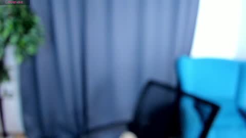 Snapshot of shiny_lisss chatting on June 26, 1:54 am Lisa online show from June 26, 1:54 am