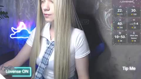 Snapshot of shiny_victoria chatting on June 14, 8:27 am Victoria online show from June 14, 8:27 am