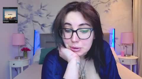 Snapshot of shiraazsh chatting on April 21, 12:44 pm shiraazsh online show from April 21, 12:44 pm