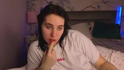 Snapshot of shiraazsh chatting on June 8, 8:20 pm shiraazsh online show from June 8, 8:20 pm