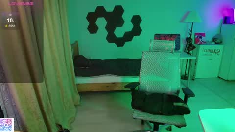 shiromy_ online show from April 18, 7:07 pm