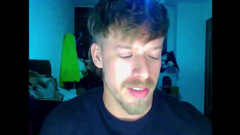 Snapshot of shirtless_dj chatting on November 23, 2:00 am Cick Goreskin online show from November 23, 2:00 am