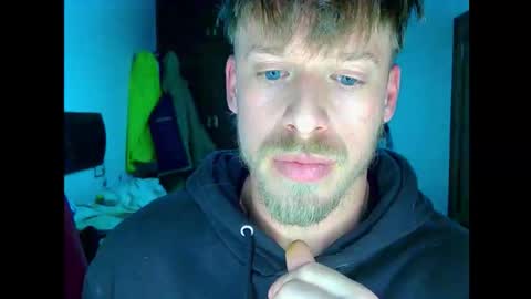 Snapshot of shirtless_dj chatting on November 28, 2:25 am Cick Goreskin online show from November 28, 2:25 am