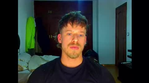 Snapshot of shirtless_dj chatting on December 18, 2:39 am Cick Goreskin online show from December 18, 2:39 am