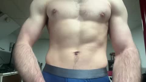 Snapshot of shirtlesshunk15 chatting on February 20, 7:10 am shirtlesshunk15 online show from February 20, 7:10 am