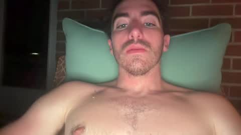 Snapshot of shirtlesshunk15 chatting on June 25, 4:23 am shirtlesshunk15 online show from June 25, 4:23 am