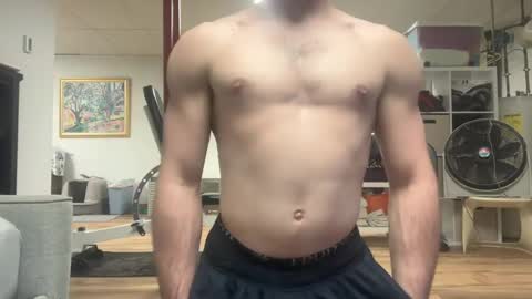 Snapshot of shirtlesshunk15 chatting on July 21, 1:19 am shirtlesshunk15 online show from July 21, 1:19 am