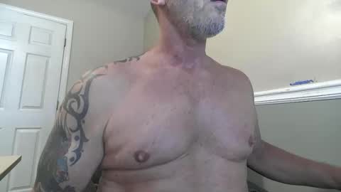 Snapshot of shooter0069 chatting on January 30, 4:55 pm Getting mine online show from January 30, 4:55 pm