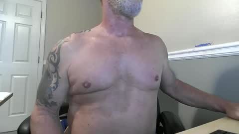 Snapshot of shooter0069 chatting on February 5, 6:26 pm Getting mine online show from February 5, 6:26 pm